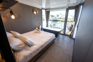 Image of Rêve flottant pour amoureux balnéo et sauna - La Balzac