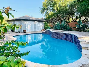 Image of Pool+Hot Tub! SixFlags\/SeaWorld\/Ntl Shooting Range