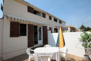 Image of 300m de la plage, adorable maison sud 2 chambres 5 couchages terrasse ombragee parking LRHP14