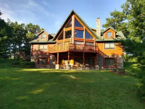 Image of Luxury Lodge on Castle Rock Lake. Perfect Setting For Your Outdoor Fun