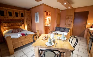 Image of Studio Apartment 'Le Pin Cembro' with Mountain View, Private Terrace and Wi-Fi