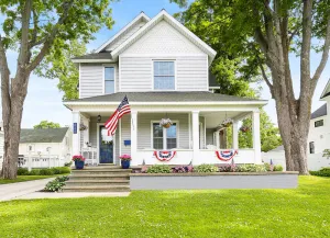 Image of Beautifully Renovated Home, Blocks from Restaurants and Entertainment!