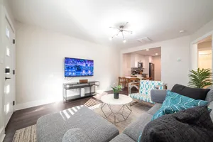 Image of Vibrant & Chic 2 Bedroom near Uptown by, Mansion™