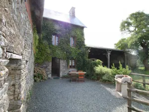 Image of Charming 3-Level House in Cambernon - Fireplace, Garden, Parking, Pet-Friendly, Sleeps 4
