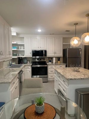 Image of Comfortable and bright. Convenient mid-cities location.