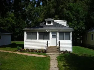 Image of Twin Lakes Rental One Block from Lake Elizabeth
