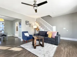 Image of 2br Family Charmer Duplex Near Drake