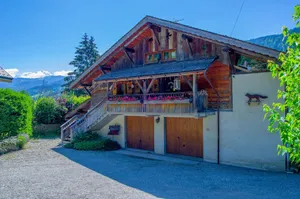 Image of Le Chalet du Renard and its Studios