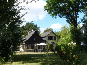 Image of Stunning Brittany cottage right on the bank of the River Vilaine.
