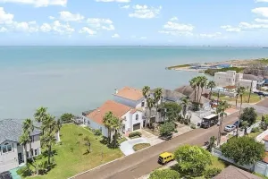 Image of Waterfront Port Isabel, Full Private house with 6bd\/2.5ba and Min's to SPI