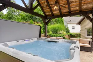 Image of The Grandview Retreat. Elite 4 bedroom & Hot Tub