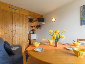 Image of Studio cabin for 4, near center, balcony