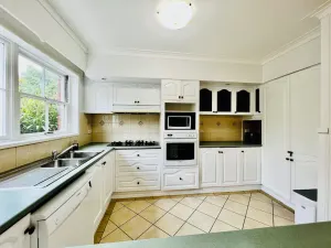 Image of Amazing 5 BRs Home With Pool Table in Central East , 5 Mins Knox Shoping Center