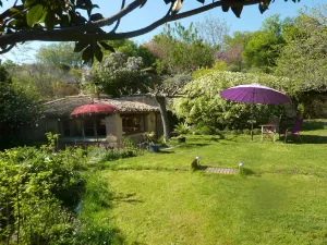 Image of Uzes 600m from downtown, small house, wooded grounds with swimming pool, very quiet