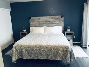 Image of Bright, stylish retreat near the Foothills