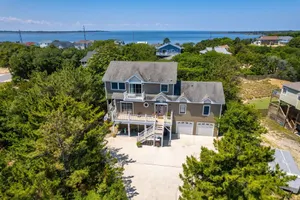 Image of Venus Studio: Hottub, King Bed, Kayak, Bikes, SUP,