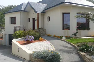 Image of Contemporary house at the foot of the Trézien lighthouse. Magnificent beach 500m away.