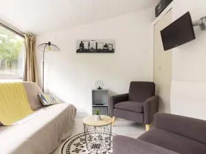 Image of Sunny 6-Person Stay with Parking & Ski Rack, Close to Free Shuttle