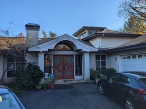 Image of Large Custom Built Private Home on Lake - Centrally Located