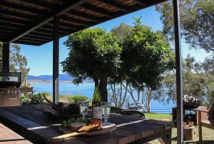 Image of Unique Position Lake Frontage \/ beach at your doorstep \/ 30min to snow fields