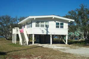 Image of Alavista is a 2br\/ 1 Gulf Shores Beach House Rental, short walk to the Gulf!