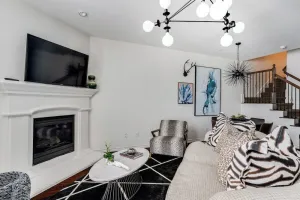 Image of Knox  · Comfortable Chic | Long Term | Legacy