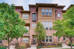 Image of Modern 3 Bed\/3.5 Bath Townhome next to Lightrail & Medical Facilities