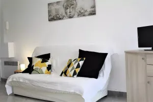Image of Studio en RDJ avec jardin, plage à 3m, clim et parking, Villeneuve-Loubet - FR-1-252A-74