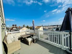 Image of Harbor Vista House⚓️ 3rd FLR deck,Walk to Portsmouth