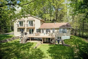 Image of Sabel's Retreat with Summit Lake Views