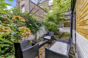 Image of Stylish 2 Bed Garden Flat in Zone 1 Central London