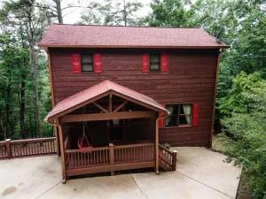 Image of Tranquil Retreat: 2-Bedroom Cabin on a Deer Trail