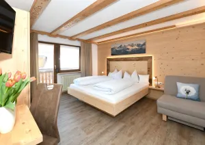 Image of Double Room with Balcony - Haus Diedamsblick