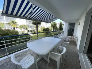 Image of Appartement T3 avec Terrasse et Garage en Plein Centre de Royan, Proche Plages et Marché - FR-1-71-107