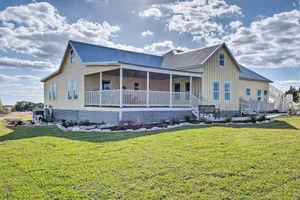 Image of Pool, Hot Tub and Game Room Schulenburg Retreat