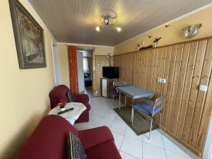 Image of Beautiful apartment for 4 guests with TV, patio, pets allowed and parking