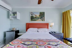 Image of Unit 12 · Unit 12*King Bedroom, Mini Fridge, Wifi, Tv