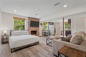 Image of East Nashville Studio, private entrance and yard , 10 min to downtown!