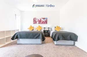 Image of ✔3BR House✔Comfy Bedrooms✔Comfy LivingRoom✔StreetParking✔FreeWIFI