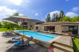 Image of Private heated pool. Quiet location, 2km to restaurant. Near to historic towns