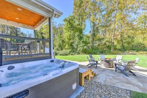 Image of Yellow Bike Bungalow-Fireplace & Hot Tub - Dog Friendly