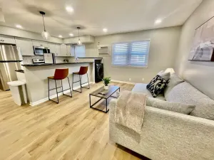 Image of Joslyn 6-Cozy in Midtown Omaha