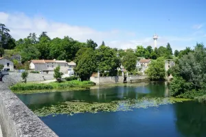 Image of A beautifully restored stone property overlooking the stunning Charente river.