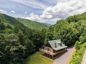 Image of Roaring Creek Lodge - Newland log cabin, hot tub, pool table, fire pit
