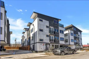 Image of Private Rooftop Patio+4 Story Home w\/ Peloton Bike in Downtown Fort Worth