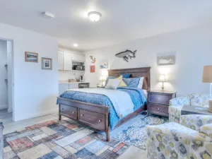 Image of W6 - Pilot @ Whale Inn