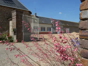 Image of Charmante Maison au Cœur d'un Corps de Ferme avec Confort Moderne et Proximité de Sites Touristiques - FR-1-581-105