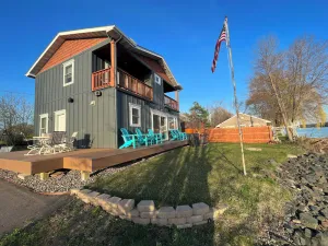 Image of 3 Bed Lake House with Balconies