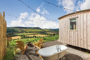Image of Woodside Hut 3 - Uk36107