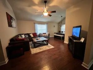Image of NE Houston, Whole House, 3 bed 2 bath, 15 min from IAH Airport